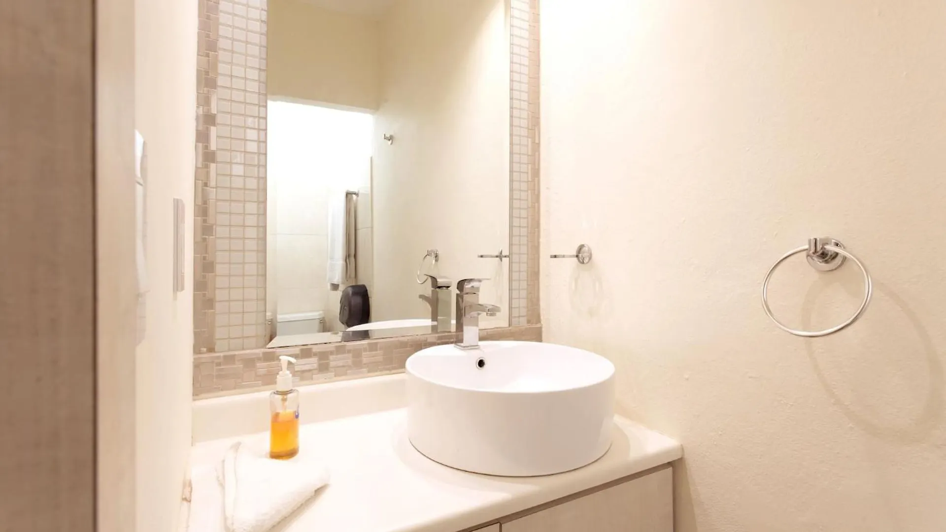 Lagoon Park Apartments San Juan 0*,