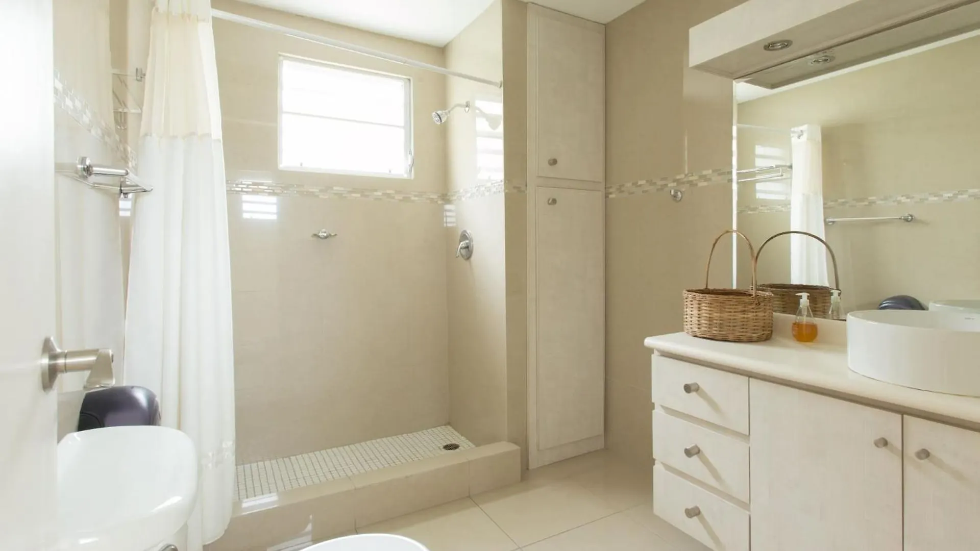 Lagoon Park Apartments San Juan