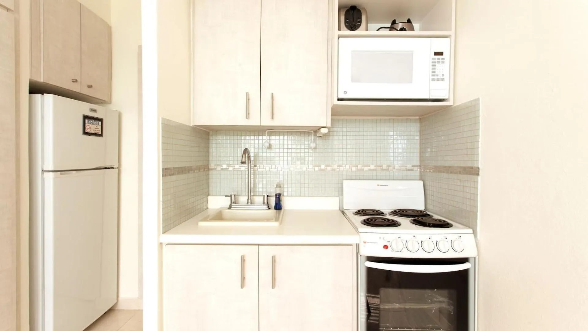 Lagoon Park Apartments San Juan 0*,